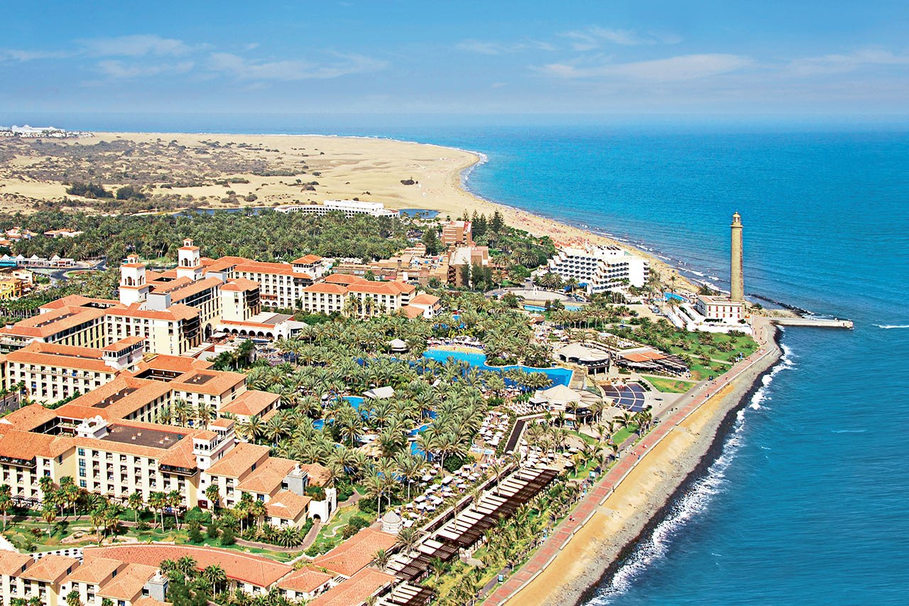 Vista aérea de la zona hotelera de Maspalomas-Meloneras con el faro de Maspalomas, Gran Canaria