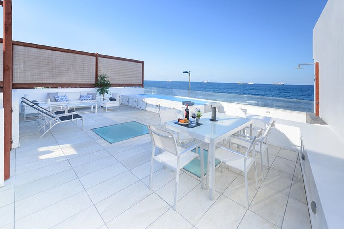 Terrazza di una casa vacanza con vista mare alle Canarie