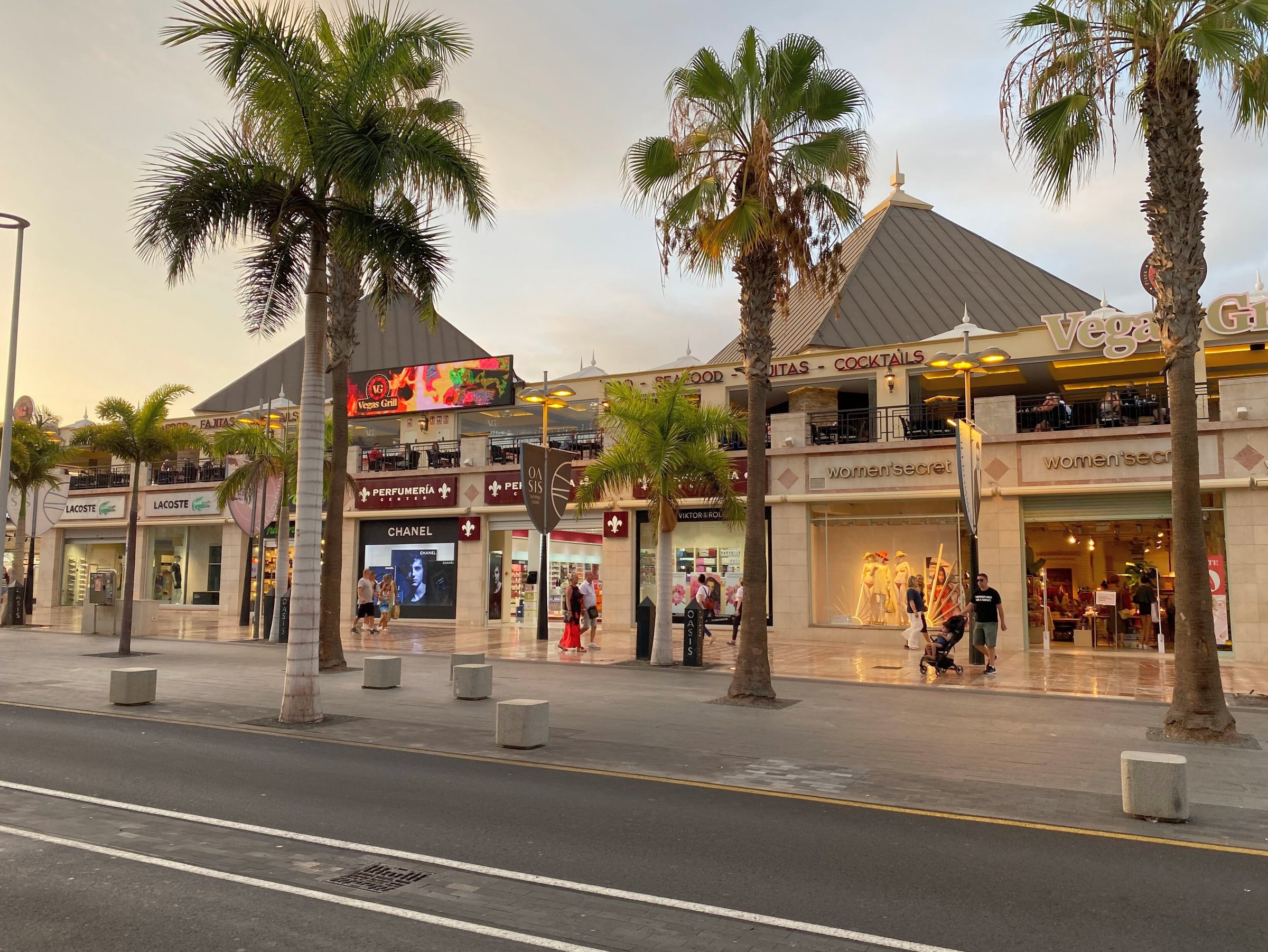File photo: ESP Tenerife, Arona, Playa des las Américas, Centro Comercial Oasis