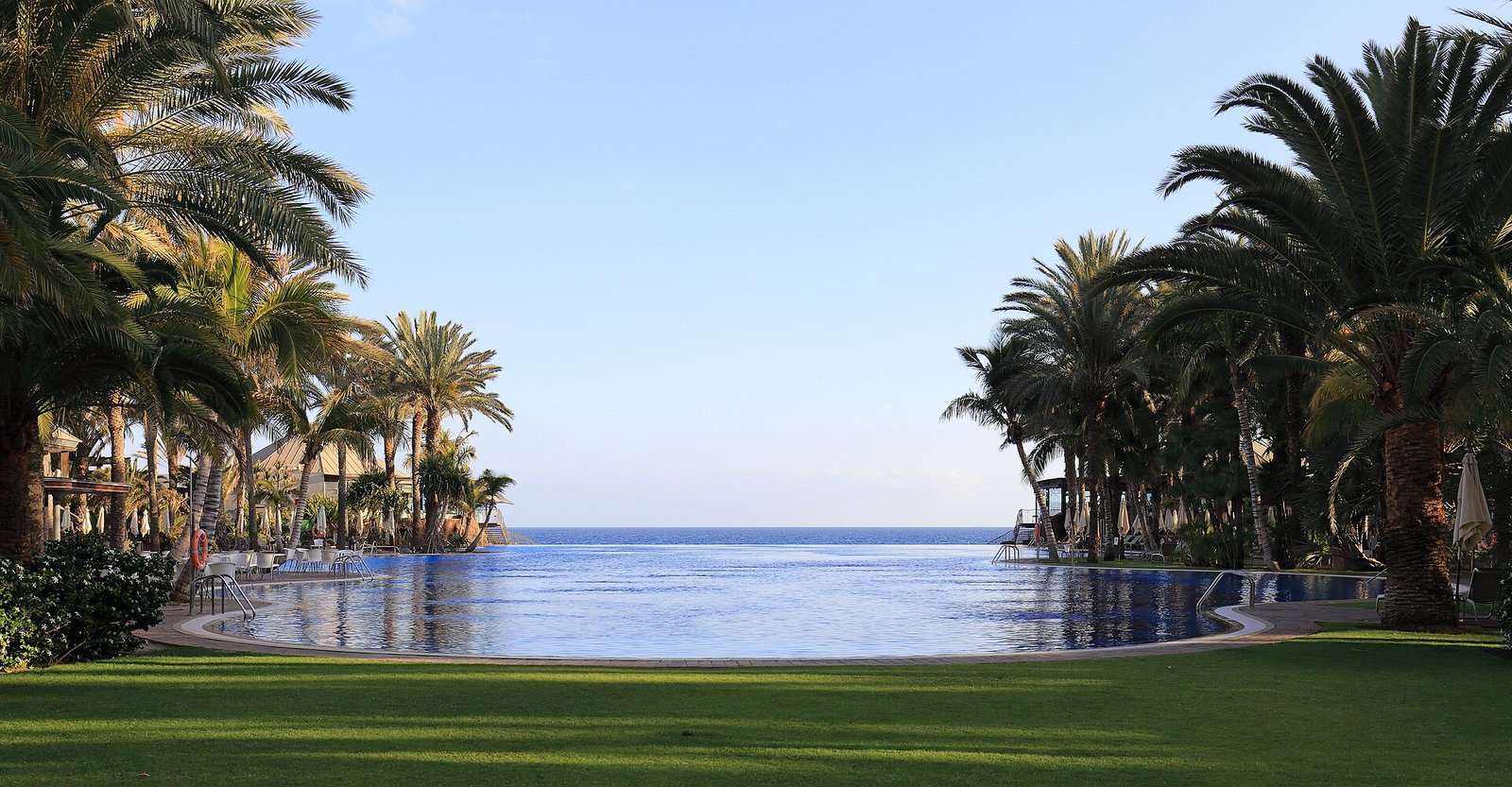 Infinity pool of a resort on the Costa Meloneras in Gran Canaria