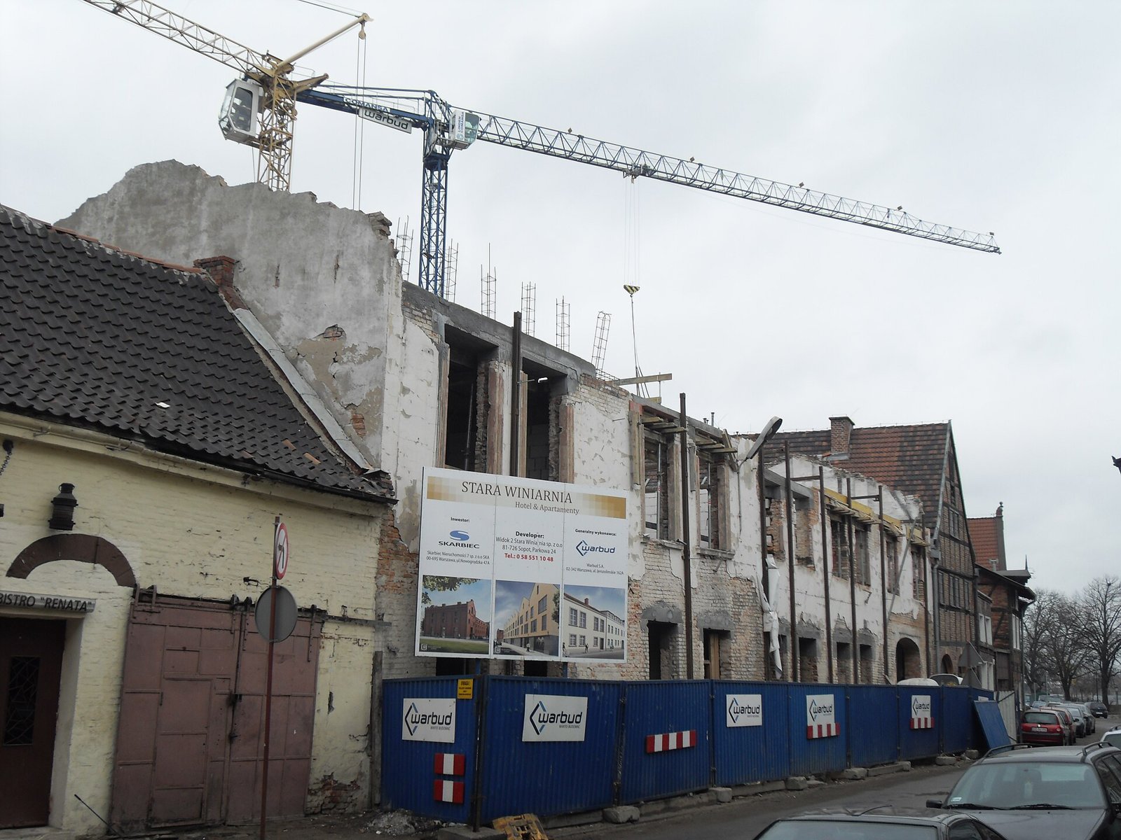 Hotelbaustelle mit Kran (Symbolbild)