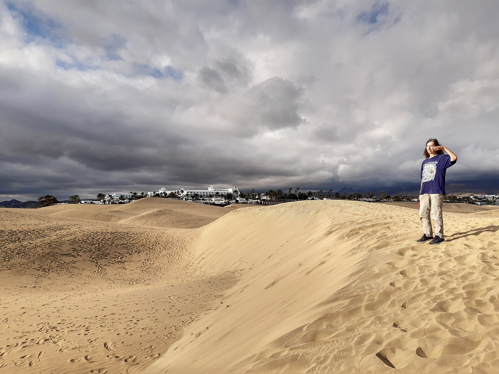 Dünen von Maspalomas mit Hotels im Hintergrund (Symbolbild)