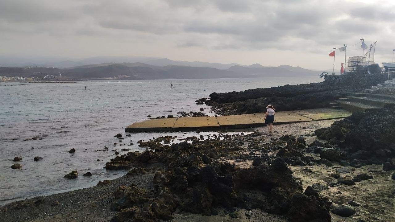 Proiezione cinematografica all'aperto in una piazza di Las Palmas