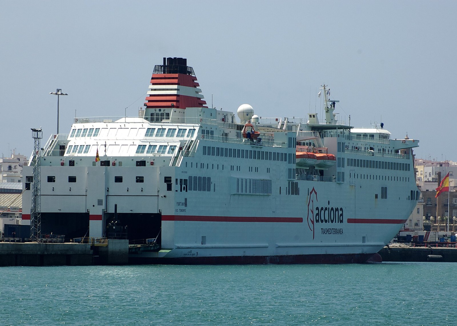 Fähre Buenavista Express früher Fortuny im Hafen