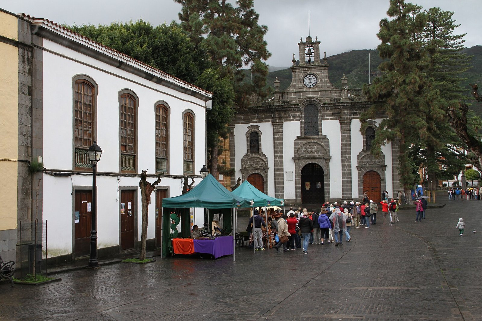 A historic convent courtyard in Teror set up for an evening classical music concert