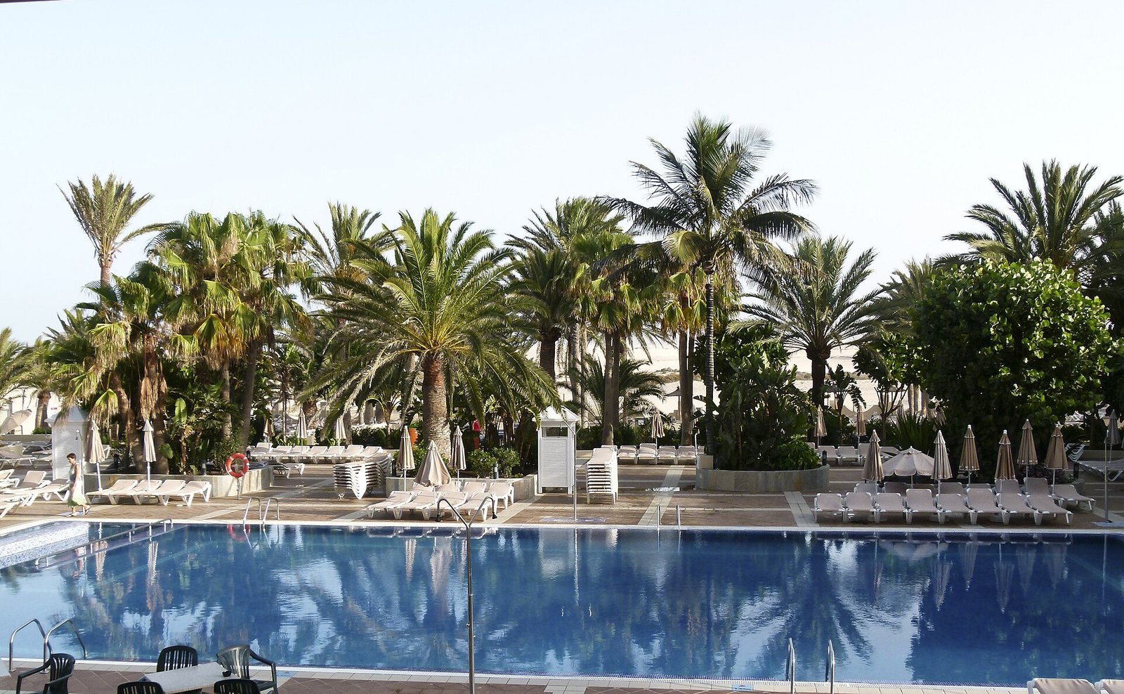 Veduta aerea di una spiaggia e resort a Fuerteventura