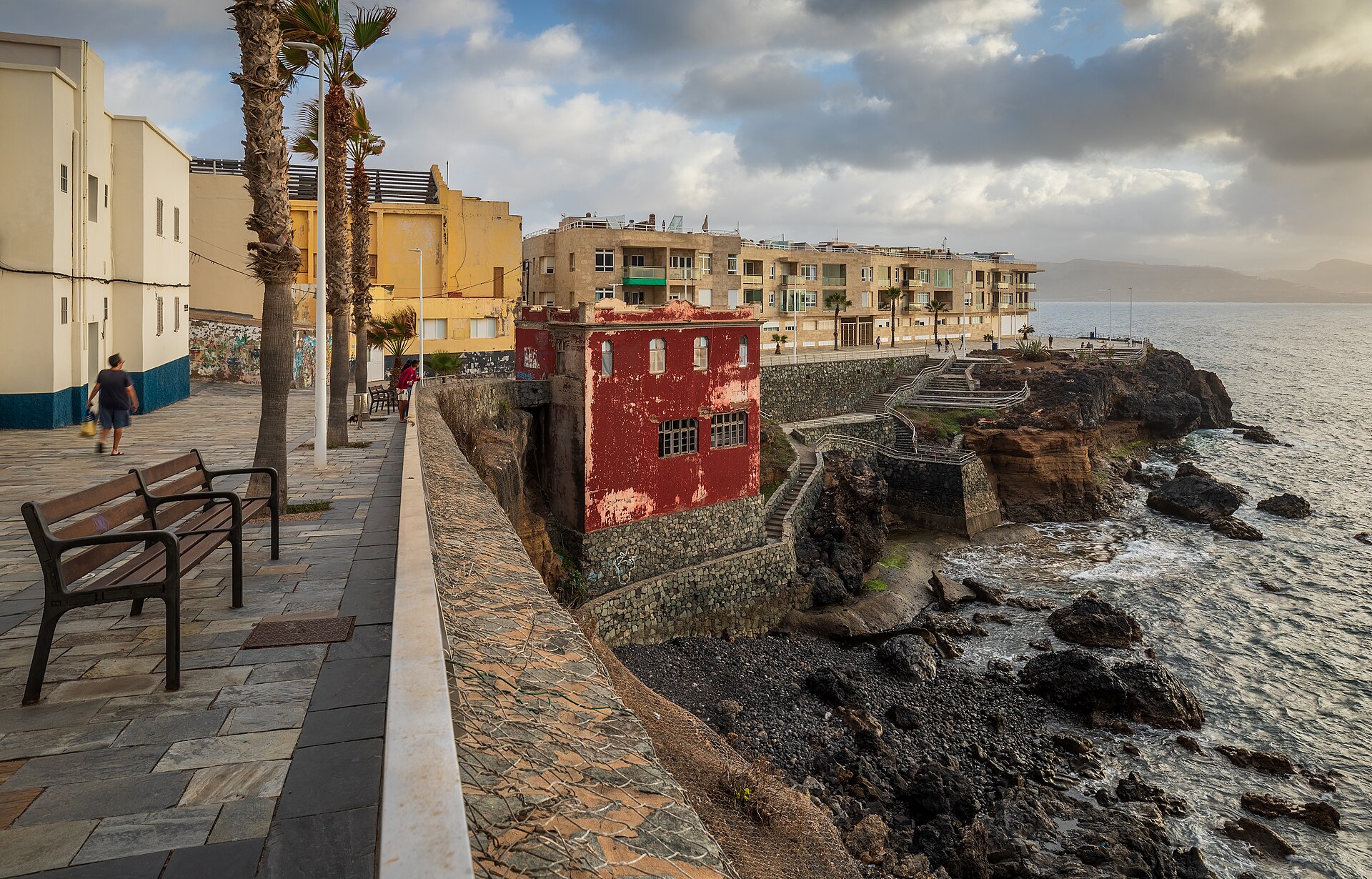 Immagine d'archivio: Calle Hermanos Jorge Marrero by the coast of Las Palmas de Gran Canaria, La Isleta, Gran Canaria, 2023 May