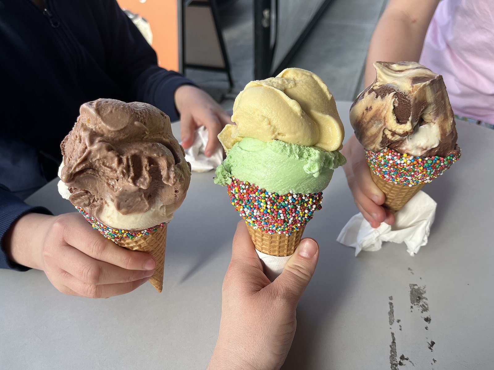 Helado artesano con vistas al volcán Teide en un día soleado