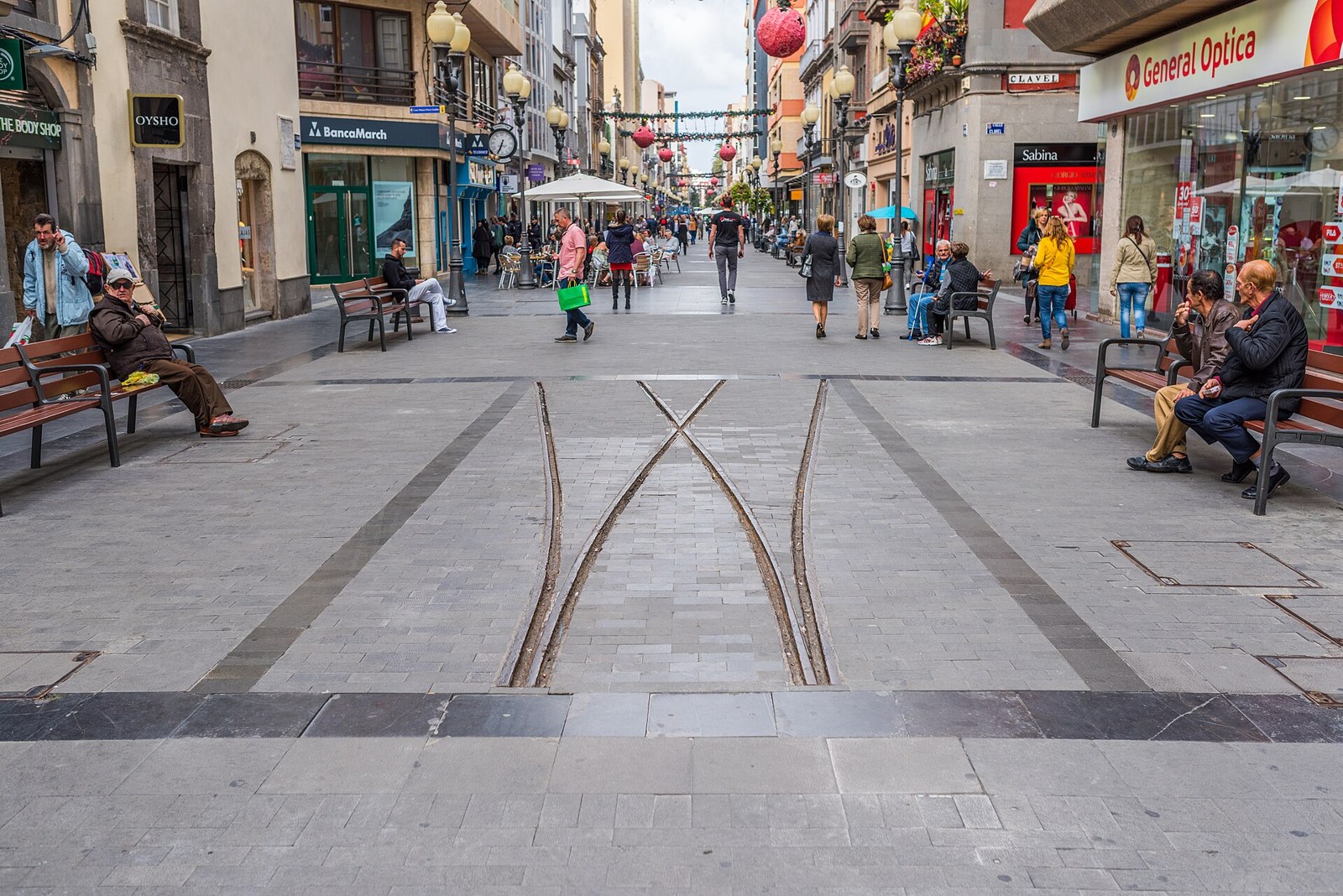 A shopping street in Las Palmas de Gran Canaria (illustrative)