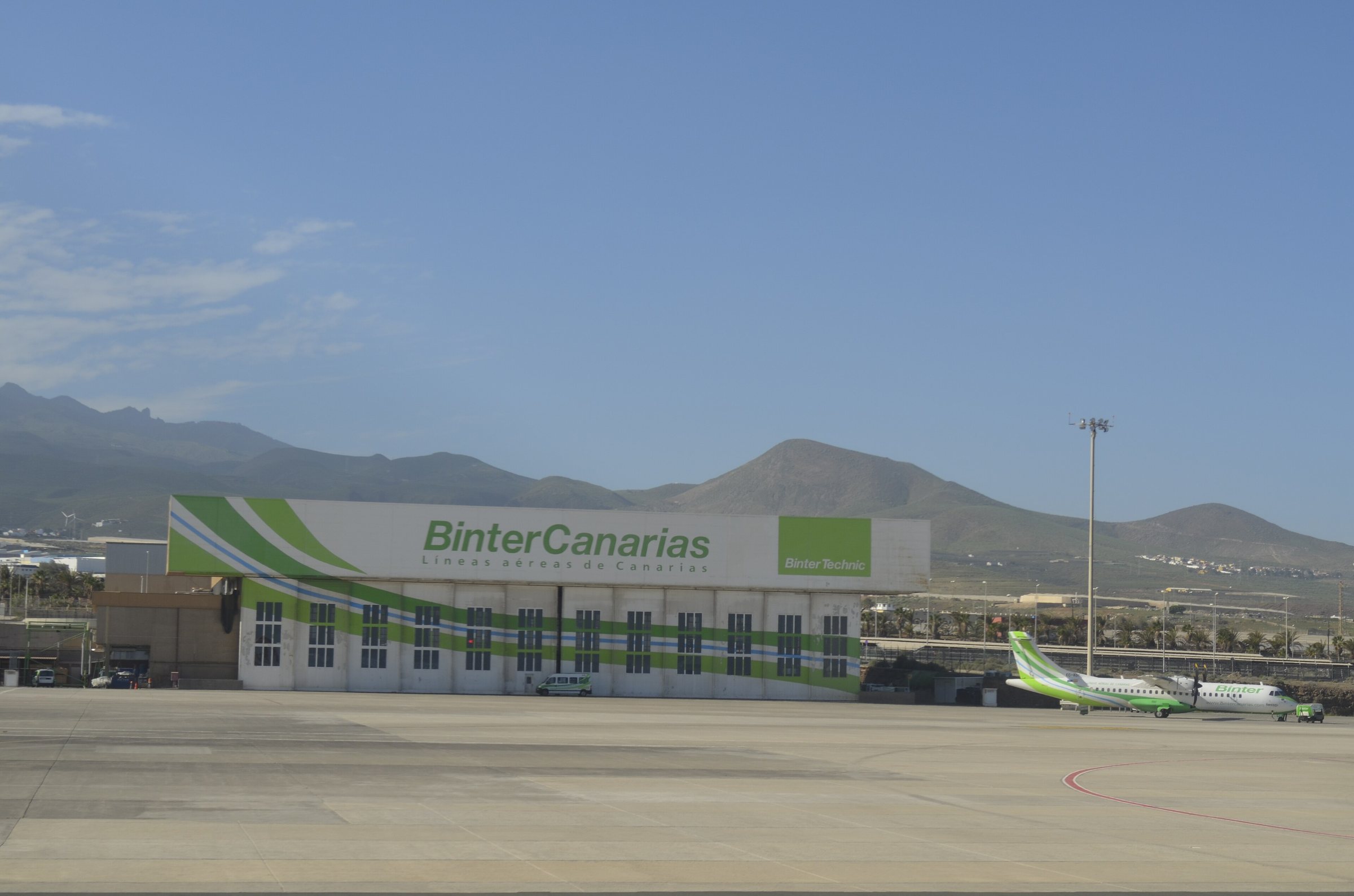 Imagen de archivo: Binter Canarias Hangar GCLP