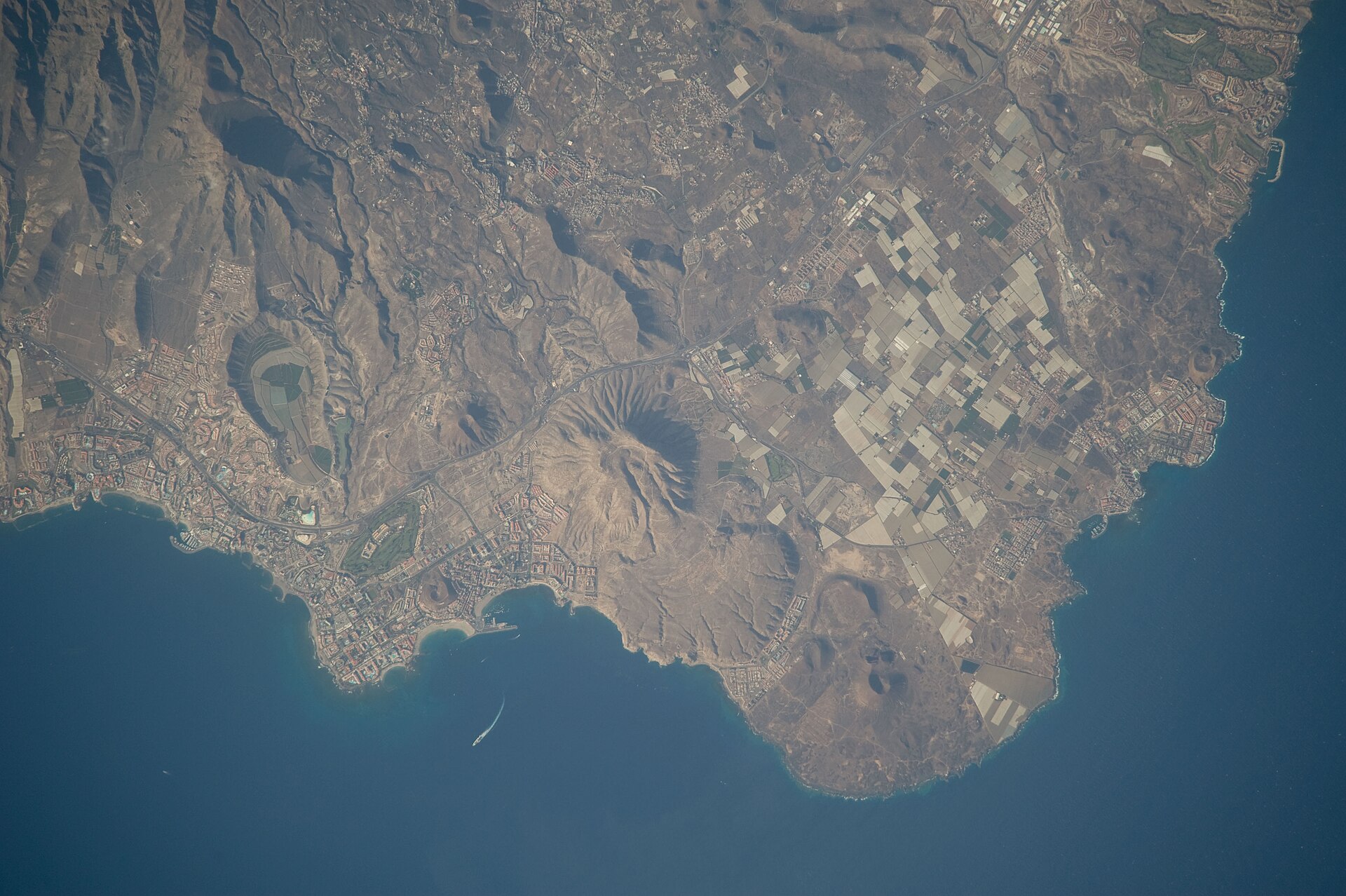 Symbolbild: ISS020-E-21136 - View of the Canary Islands