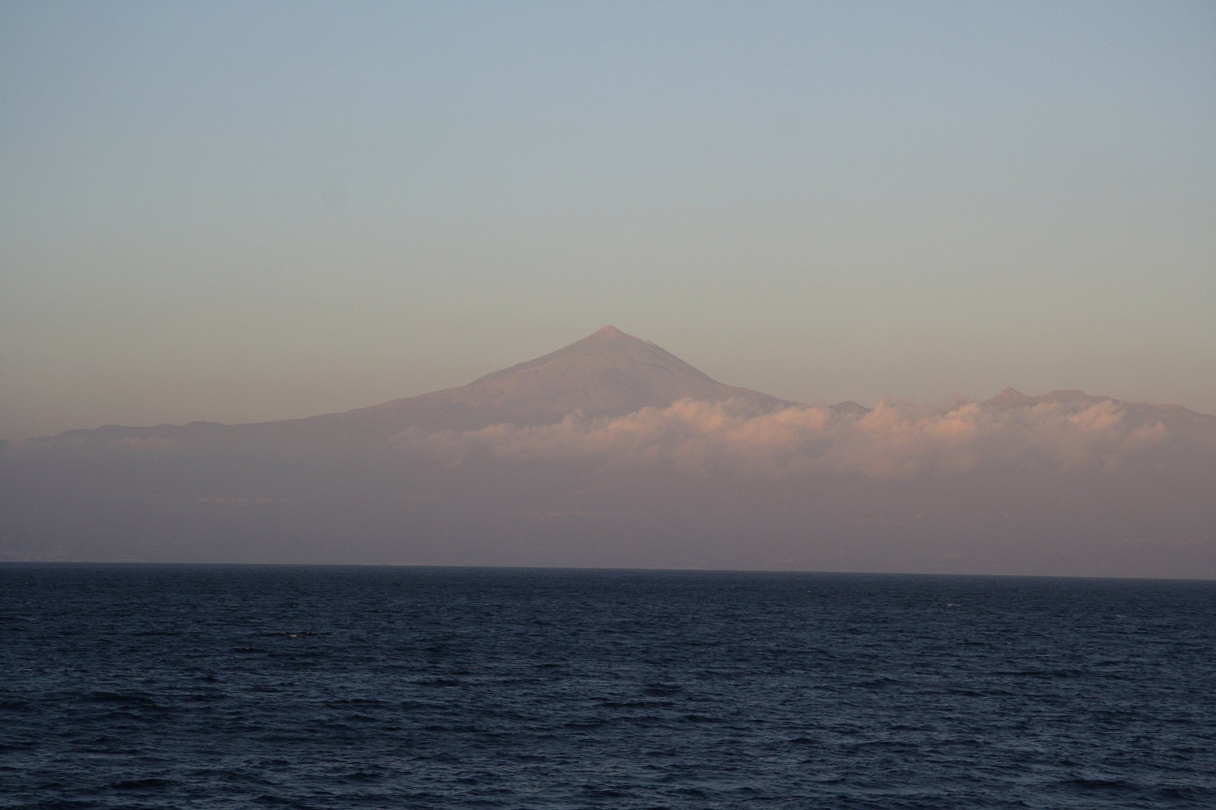 Imagen de archivo: Blick von der Fähre nach La Gomera zurück zum Teide II