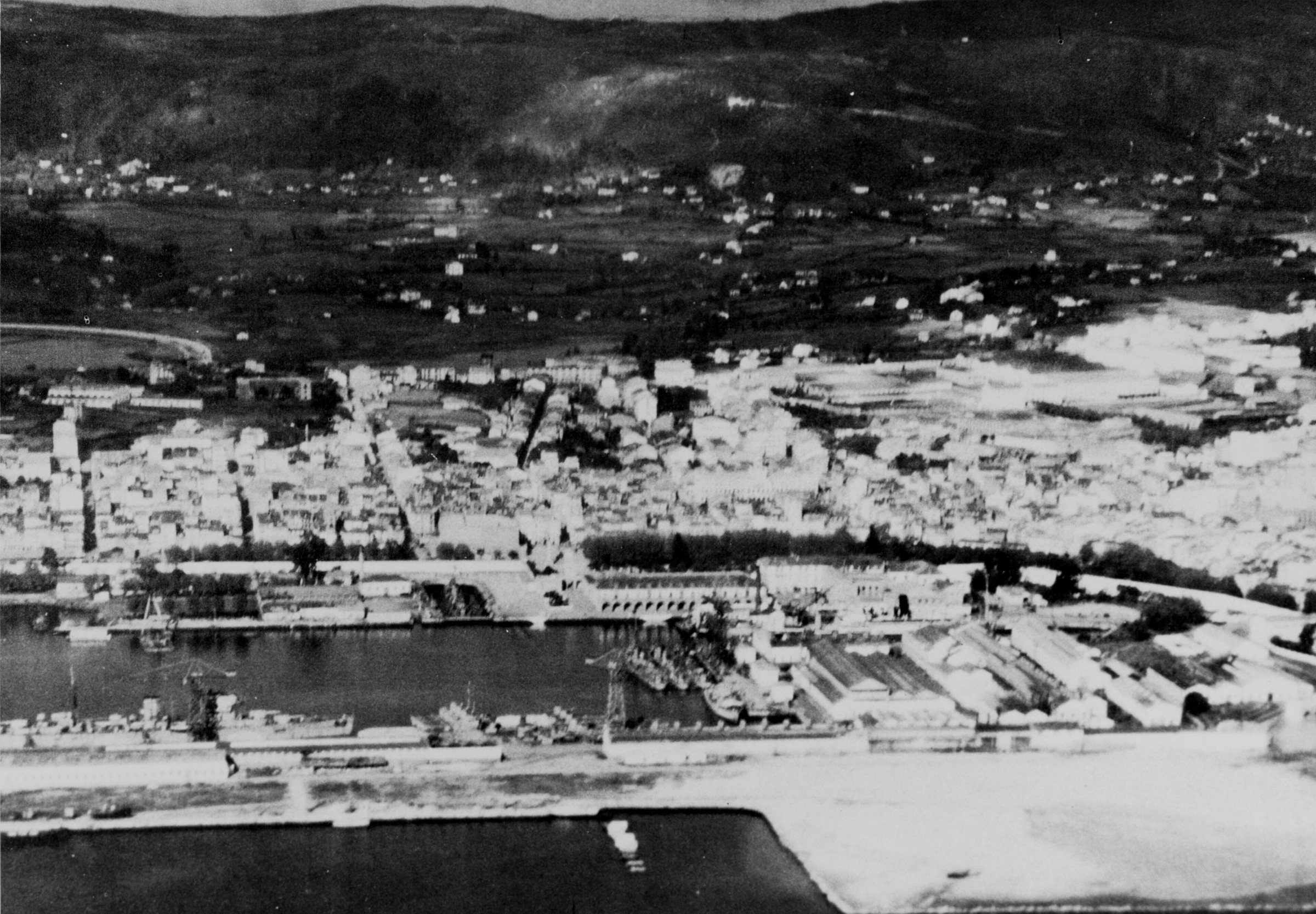 Imagen de archivo: Aerial view of Ferrol dockyard (Spain) c1952