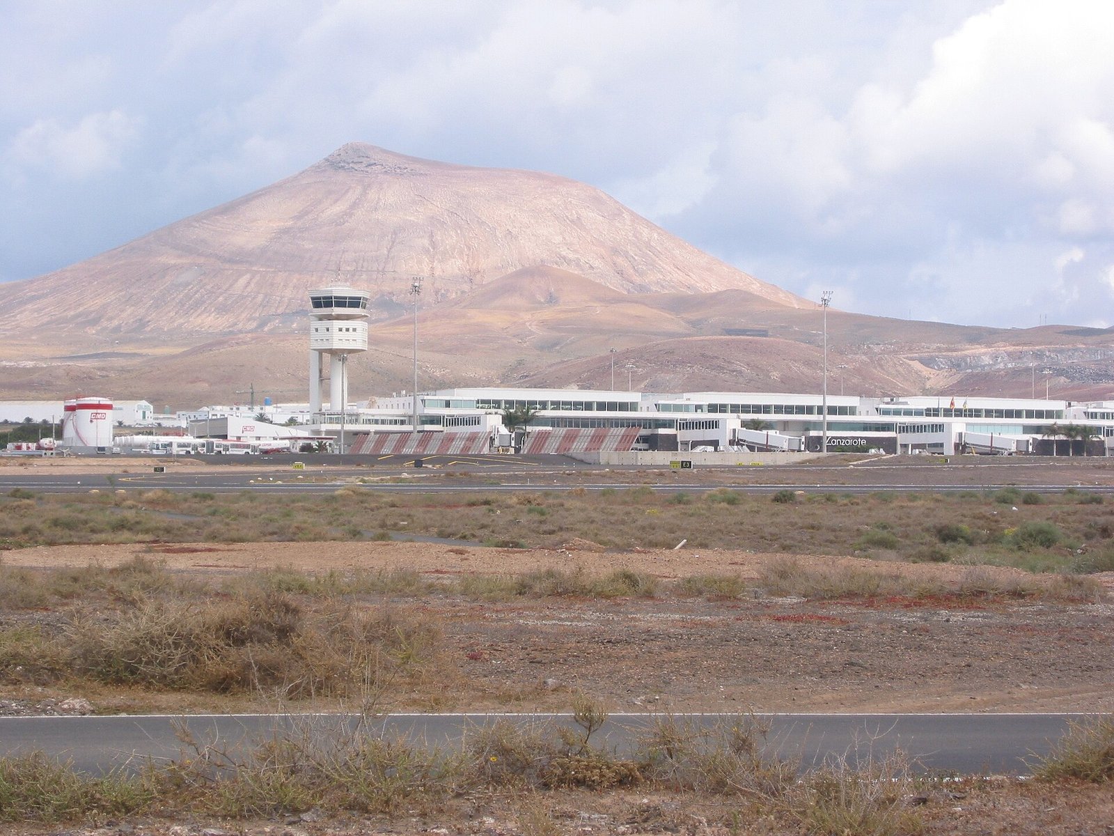 Flughafen Lanzarote Terminal bei Sonnenuntergang