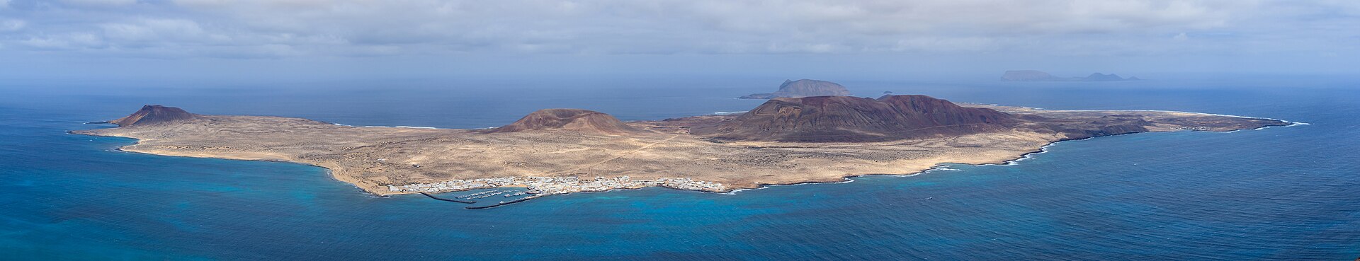 Symbolbild: Blick vom Mirador del Río auf La Graciosa und die Inseln des Chinijo-Archipels