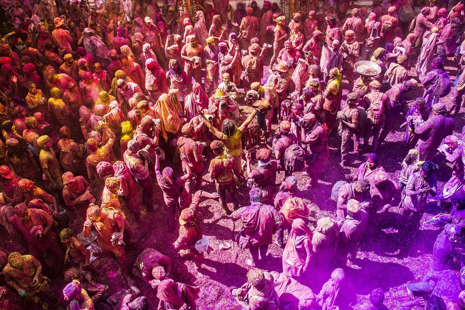 Persone a una festa dei colori Holi (immagine simbolica)