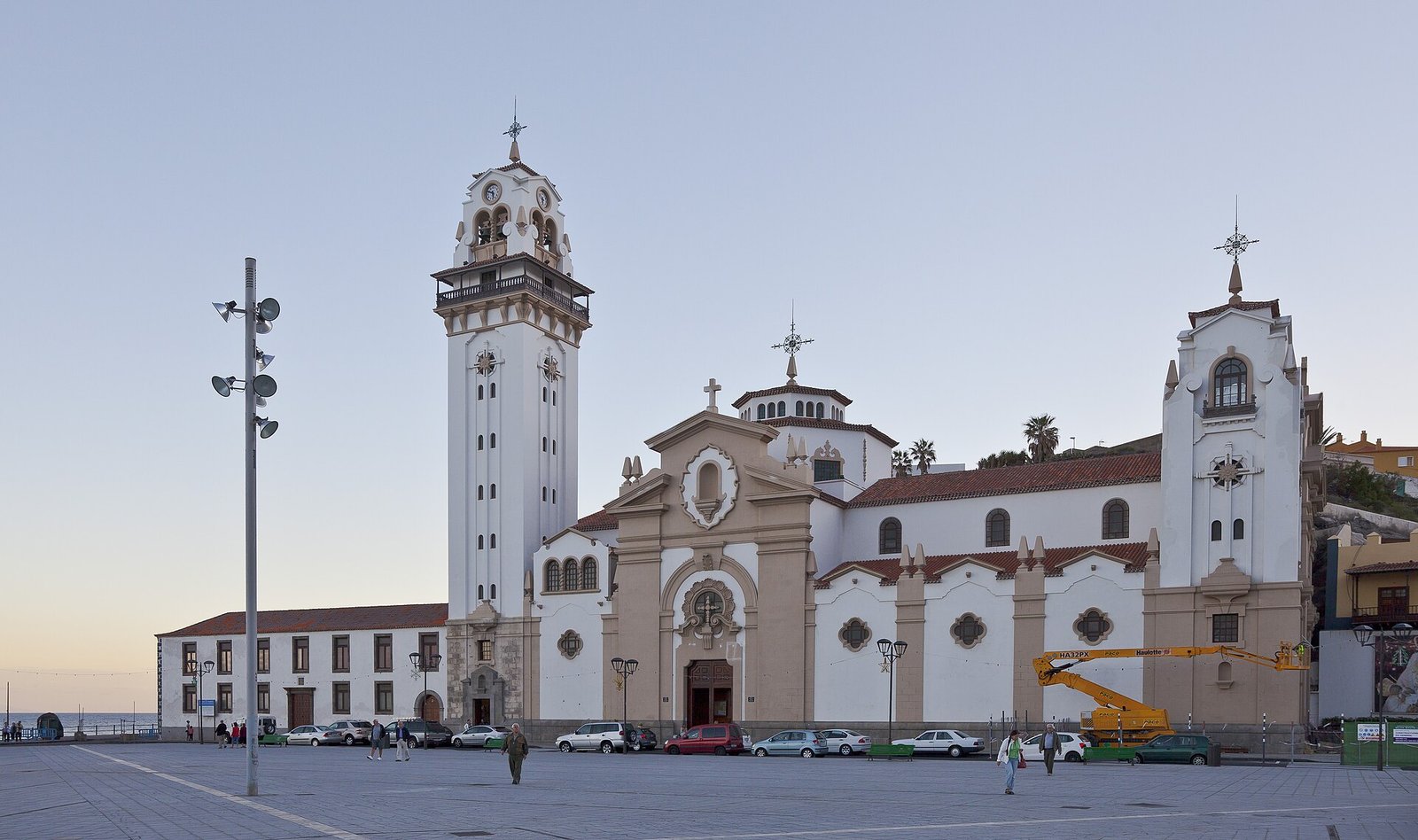 Menschenmenge bei der nächtlichen Wallfahrt zur Basilika von Candelaria auf Teneriffa