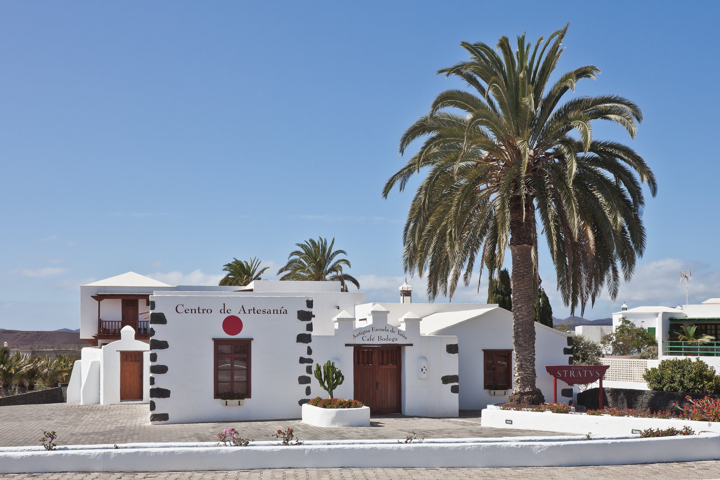 Symbolbild: Town of Yaiza - Lanzarote - Spain. Y35
