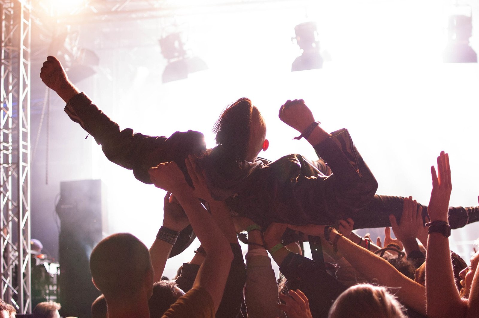 Open-air seaside music festival (illustrative)