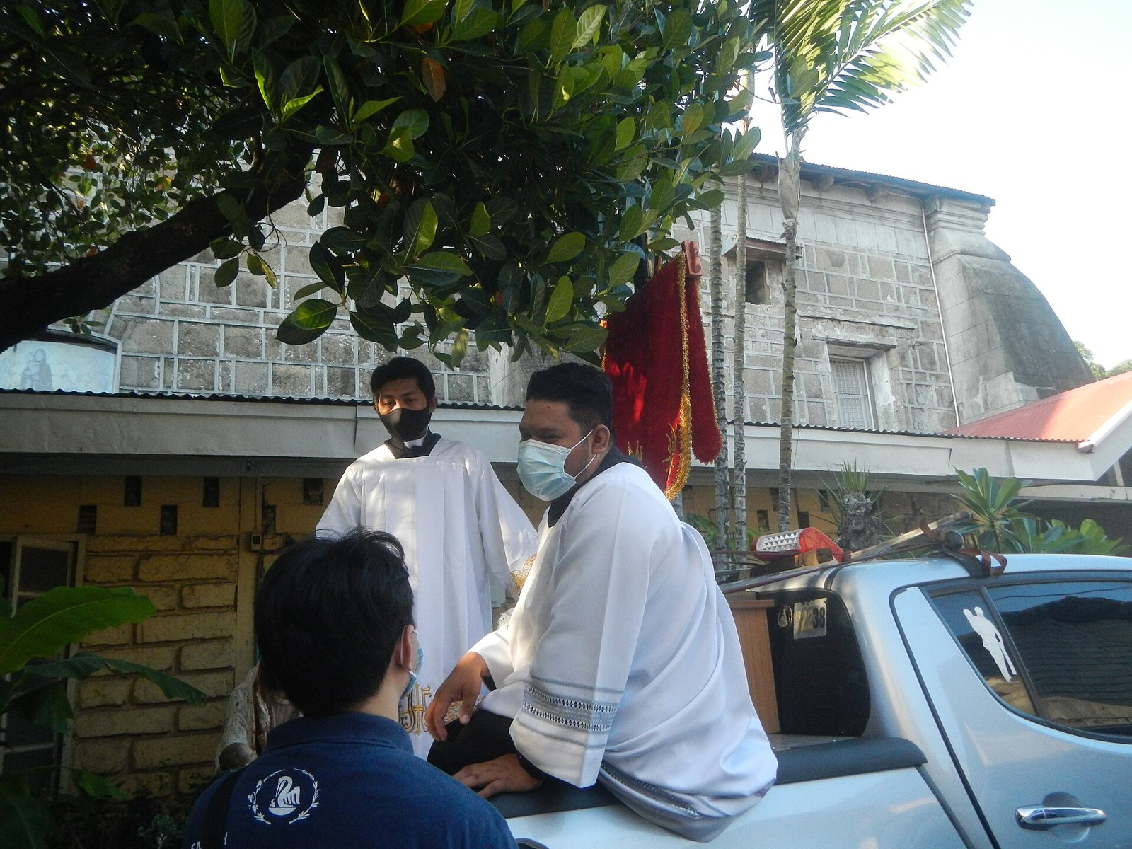Procesion en un casco antiguo (imagen de recurso)