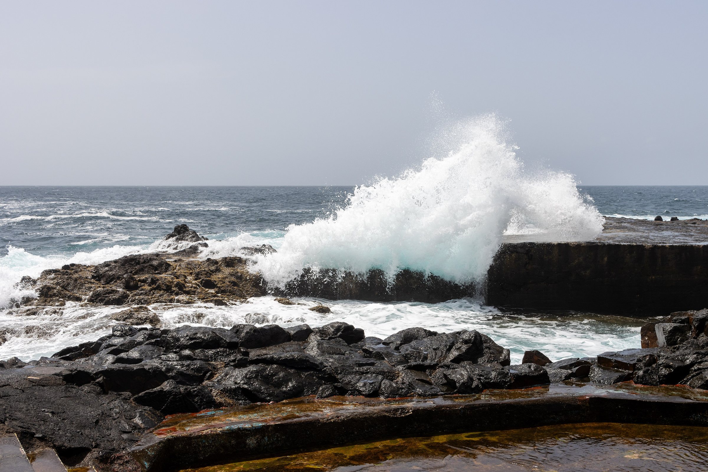 Symbolbild: At Tenerife 2023 343 - Water breaking at Mesa del Mar