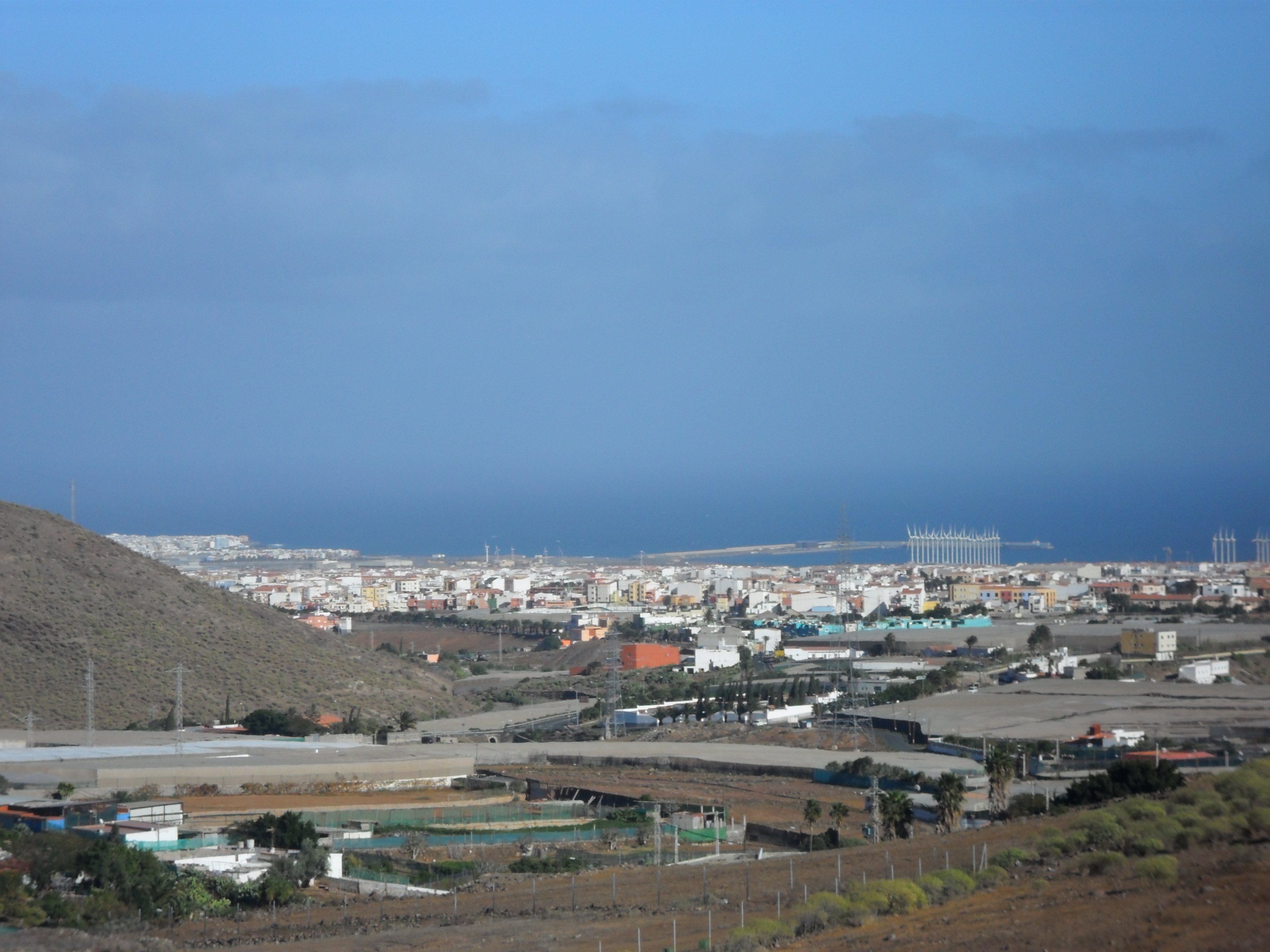 Vecindario, Santa Lucía de Tirajana, Gran Canaria: vista sulla città verso la costa