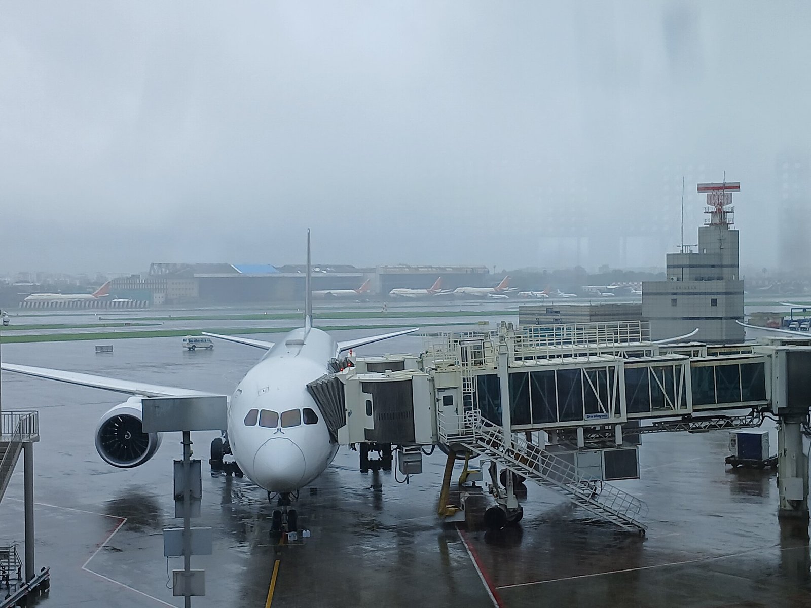 Aereo passeggeri in aeroporto