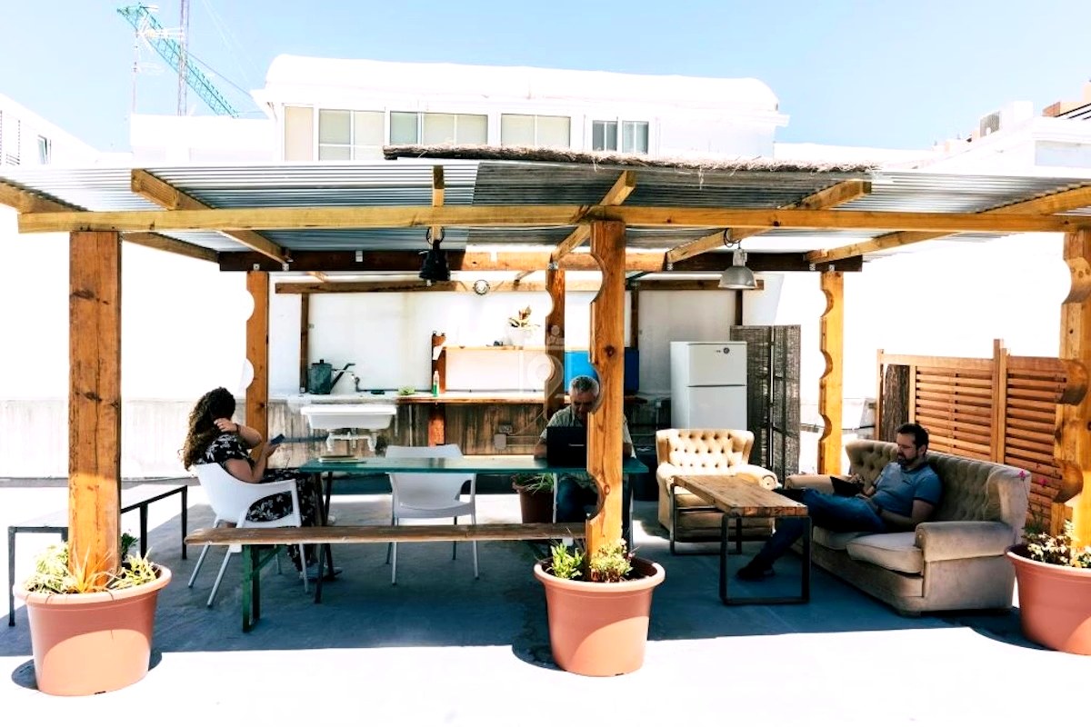 Puesto de coworking en Gran Canaria — guía Internet y coworking Relocate
