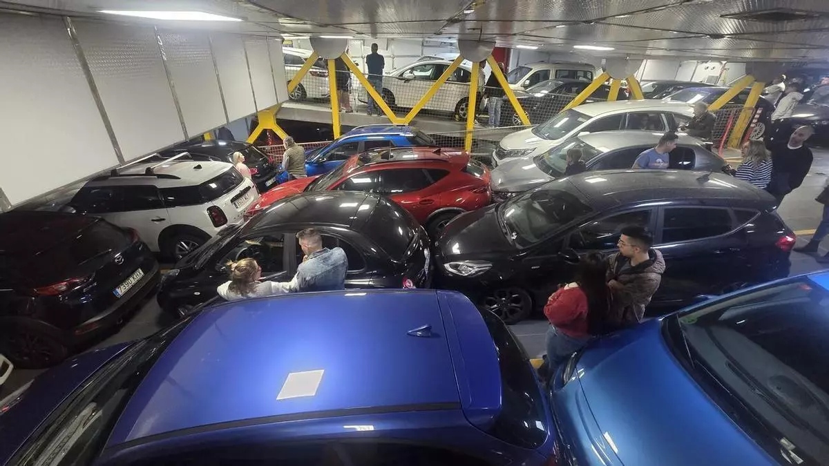 High Waves Damage 14 Cars on Ferry to La Palma