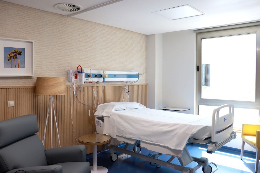 Modernes medizinisches Gerät in einem Krankenhaus der Kanarischen Inseln