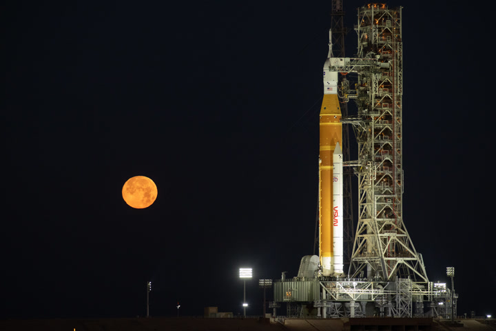 Navicella Artemis della NASA diretta verso la Luna