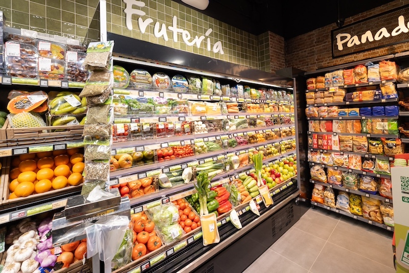 Supermercado SPAR en Costa Ayala, Gran Canaria — los alimentos básicos en Canarias son exentos de IGIC