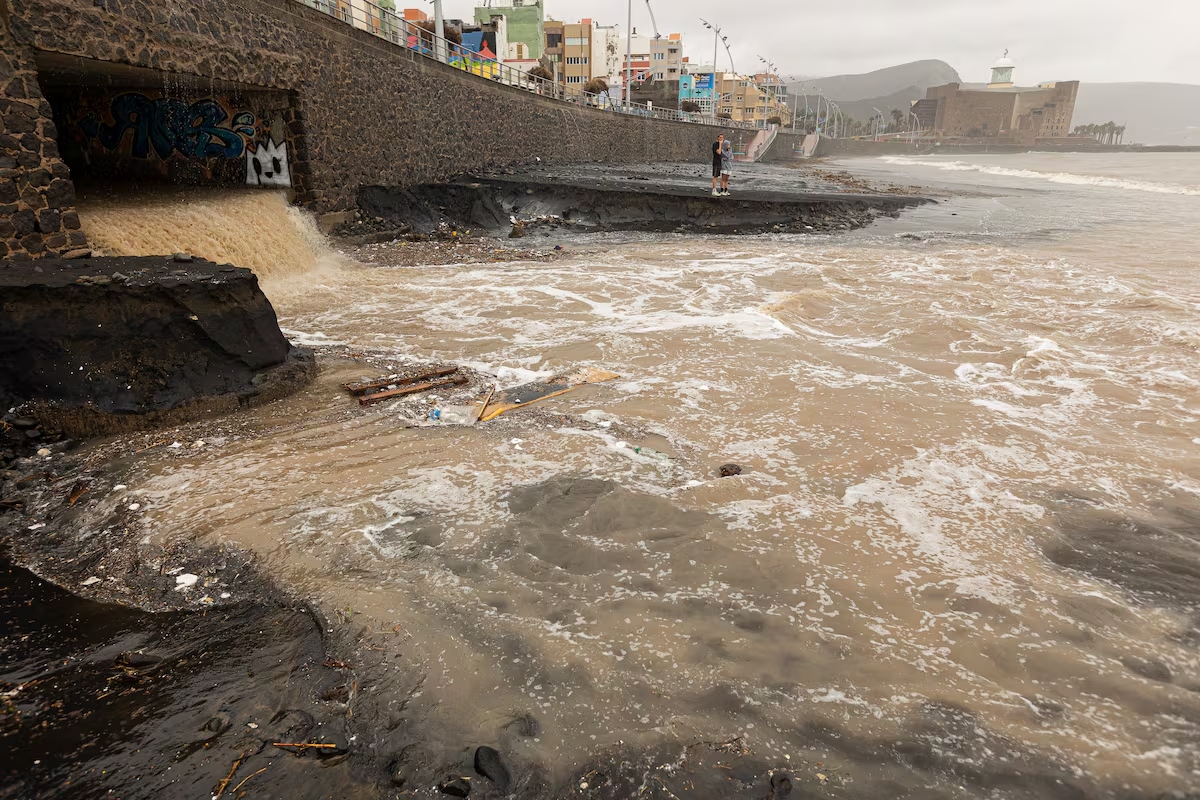 High waves on the Tenerife coast during the April 2026 storm